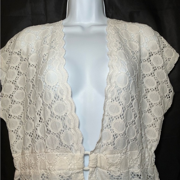 J Valdi Woman’s White Lace Swim Coverup Size XL Scalloped Bottom Deep V Neck - Picture 3 of 8